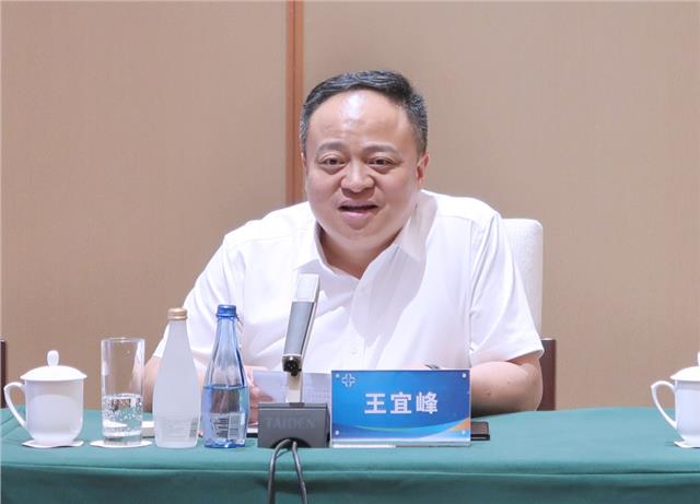 首届中国县域经济投资高峰论坛启动暨战略合作签约仪式在沪举行