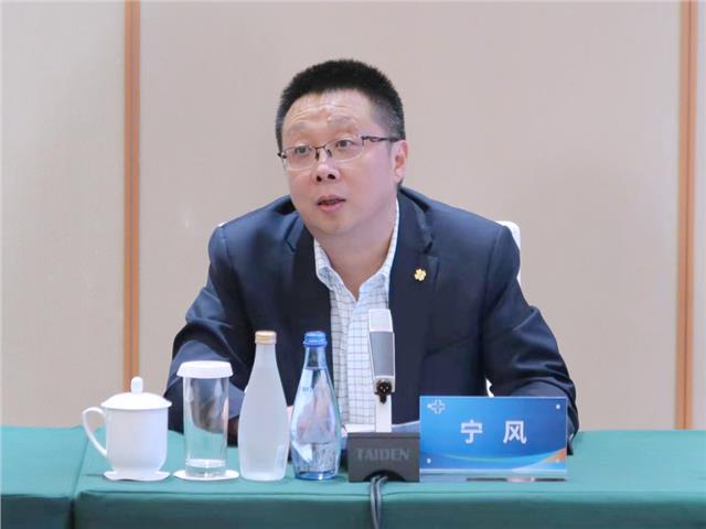 首届中国县域经济投资高峰论坛启动暨战略合作签约仪式在沪举行