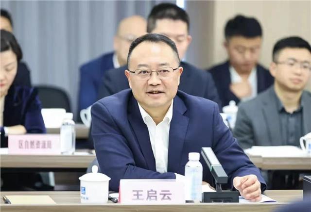马义俊与贵阳市云岩区委书记王启云、区长王黔会谈