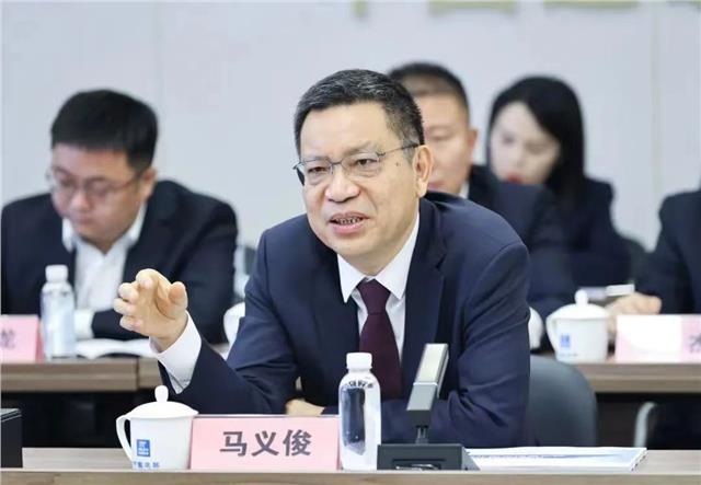马义俊与贵阳市云岩区委书记王启云、区长王黔会谈