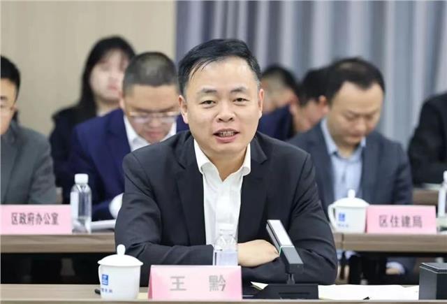 马义俊与贵阳市云岩区委书记王启云、区长王黔会谈